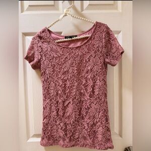 Elegant Lace Women’s Top in Dusty Pink in beautiful 
pre-loved condition